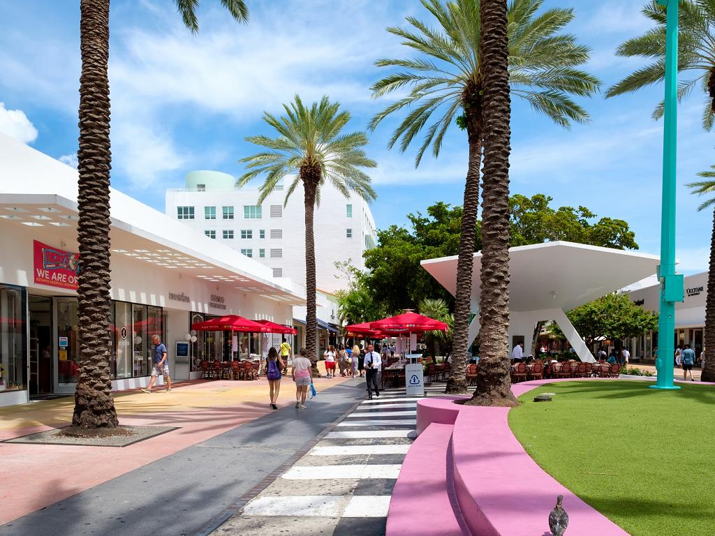 Stores on Lincoln Road